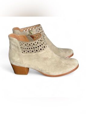 Regarde Le Ciel Suede Ankle Boots